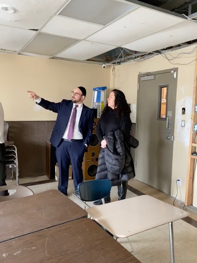 Far Rockaway, NY – Assemblywoman Stacey Pheffer Amato (D-Far Rockaway) visited Yeshiva Darchei Torah (YDT) on Thursday, January 30th. She was accompanied by members of Teach NYS, and Yeshiva Darchei Torah Director of Institutional Advancement, Rabbi