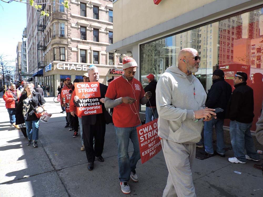 Assemblymember O'Donnell joins Verizon employees in their recent strike.