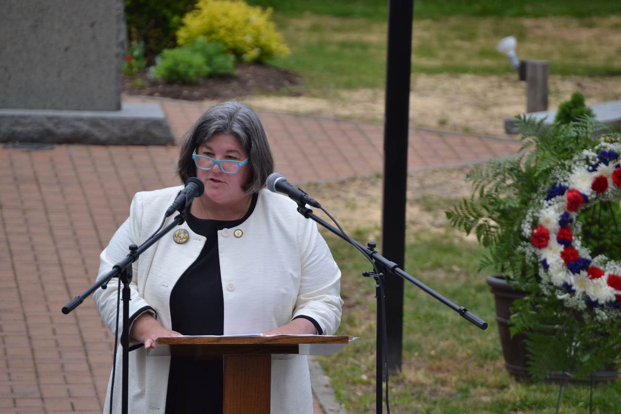 In May 2015, Assemblywoman Woerner spoke at the Round Lake Memorial Day Commemoration.