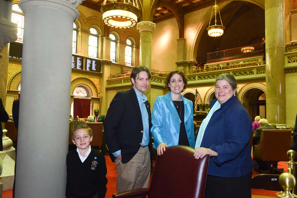 Assemblywoman Woerner meets with Laura Greco and her family following the passage of a resolution proclaiming May 8-14, 2016 as Women’s Lung Health Week in New York State (K.1293