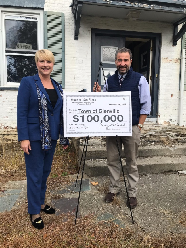 Assemblywoman Mary Beth Walsh (R,C,I-Ballston) presents a grant to Supervisor Chris Koetzle for the Town of Glenville on October 28, 2019.